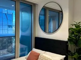 A Comfy Apt Next to Southern Cross