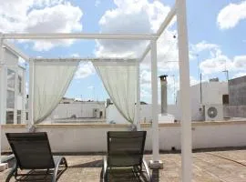 Camera della radio con terrazza nel centro storico di Racale