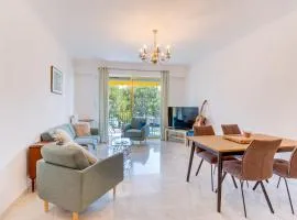 LE BOIS JOLI AP4477 By Riviera Holiday Homes