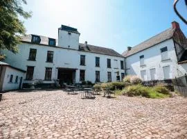 Le domaine du château blanc à 10 minutes de Pairi Daiza