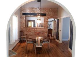 Turn of the Century Gem on the park, downtn STR576 – hotel w mieście Salida