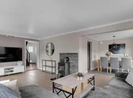 Aurora Horizon Apartments 2 Floors apartment with amazing view close to city centre, 2 bedrooms , 2 parking