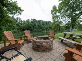 Riverfront Fire Pit Hot Tub Fishing Kayaks Pacman