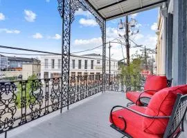 Garden Dist Condo Festival Season Balcony