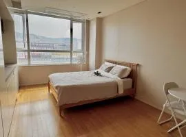 Cozy Modern Studio at Shin-Bundang Line