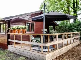 Knus houten huisje met uitzicht Meer Zeeland VP071