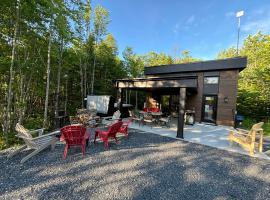 Spa - Chalet Sur Les Sentiers du Pic-Bois, hótel í Adstock