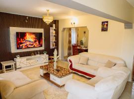 Great Hornbill Holiday Home, tradicionalna kućica u gradu 'Thika'