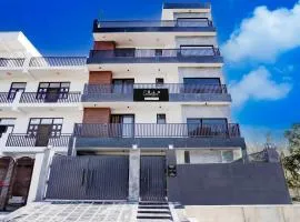 Collection O Sector 143B Noida