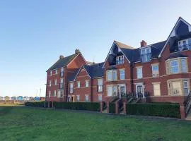 Martello Sunrise - Luxury 3-bedroom Seaview Beach House