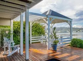 Thesen Tides House