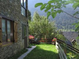 Apartamento con jardin en Gessa, Hotel in Gessa