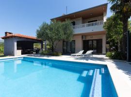 Nice Home In Srinjine, Hotel in Srinjine