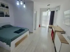 Studio spațios,intim+ loc parcare propriu,vedere panoramică,utilat de lux