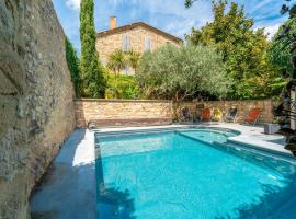 L'Atelier, מלון בCollias