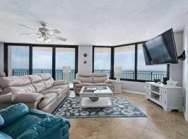 Beachfront 3 Bed, 3 Bath Condo, Balcony & Pool