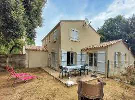 3 Bedroom Gorgeous Home In Jard-Sur-Mer