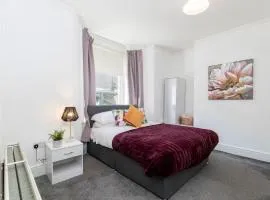 4 BEDS, 4 BATHS home, central Darlington