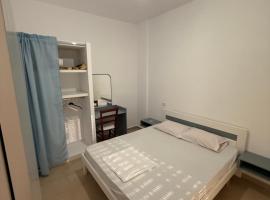 Vila 3 palmat, δωμάτιο σε οικογενειακή κατοικία σε Εξαμίλι