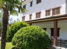 Hotel Rural Venero Claro by Kerbest, pet-friendly hotel in Navaluenga