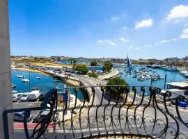 Cosy Apartment with Valletta and Harbour Views
