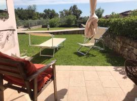 The Artist - Apartments with Private Garden in Residence with Pool, Hotel in Manerba del Garda