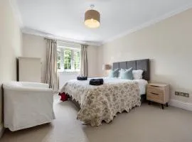 Ascot Spacious 4 Bedroom Home with Driveway