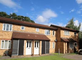 Comfortable 2 Bedrooms in Bracknell, hotel in Bracknell