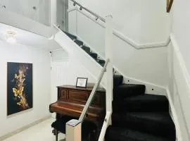 The Robin - Luxury 2 Bedroom apartment with garden and parking in Greater London