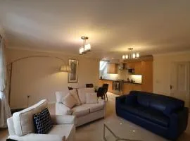 Stylish Bracknell Top Floor Apartment