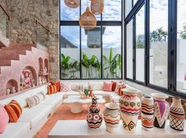 Villa Localita Rosa - Hidden Gem 3BR Designer Villa Infinity Pool Views, ξενοδοχείο σε Tumbak Bayuh