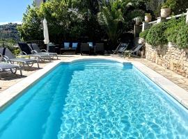 Espectaculares vistas al mar en chalet con piscina, chal&eacute; alpino em Begur