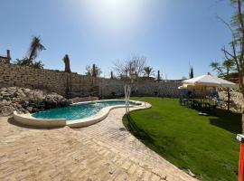 Village vibes, hotel con estacionamiento en Qaryat Kafr Dāwūd