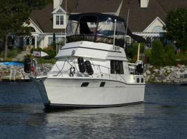 Chalet Boat in the heart of Montreal เรือพักในมอนทรีออล