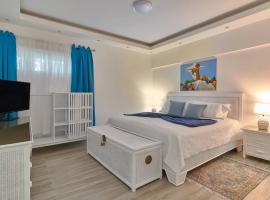 Costa Del Sol Juan Dolio 2BR Sunset, Beach Front，位于璜多里奥的酒店