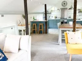 The Mews Pet Friendly and Parking