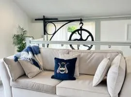 Skyline View Loft Apartment - Petworth