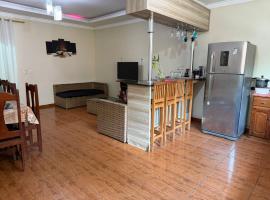 Casa em Benfica oito Pessoas no mínimo, hotel i Benevides