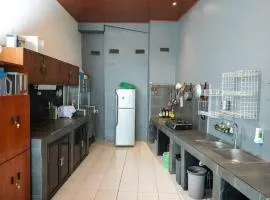 Cliff Top Villa, Puncak