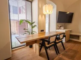 Central Square Apartments - Центральна площа міста