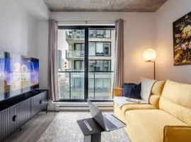 Sophisticated 1BR Escape , Charm in Old Port
