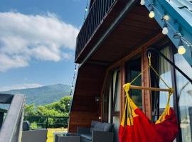 Mountain Shadow Cottage in Racha, hótel í Ghebi