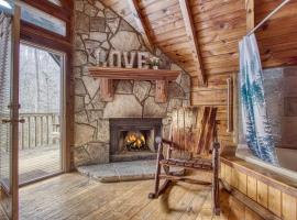 Mountaintop Romance private 10 mins from Gat and PF, hôtel à Sevierville
