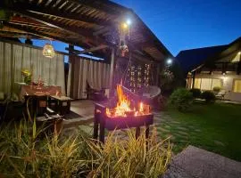 Захарова Оселя БАСЕЙН на території є Чан - Джакузі