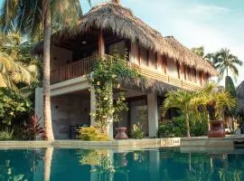 Villa Gato Surf Houses grande 4-6 personas, Starlink, AC, alberca, 50 m del spot La Saladita