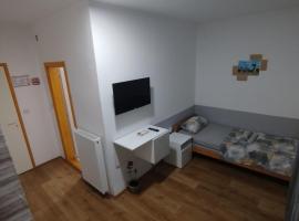 V&U Sobe, hotel with parking in Brzi Brod