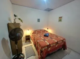 Quarto Casas na Praça Serra Grande
