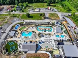 Carpenters Splashin Paradise -Smith Creek Reserve - Indoor Pool, Waterpark, Theater Room, Hot Tub!!!