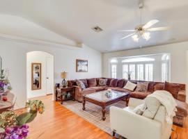 Kingman Family Home Yard, Grill and Room to Relax!, готель у місті Кінгмен