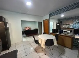 Apartamento na Av das Cataratas de 02 quartos